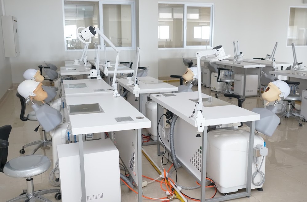 Dental Simulator Pendidikan Profesi Dokter Gigi