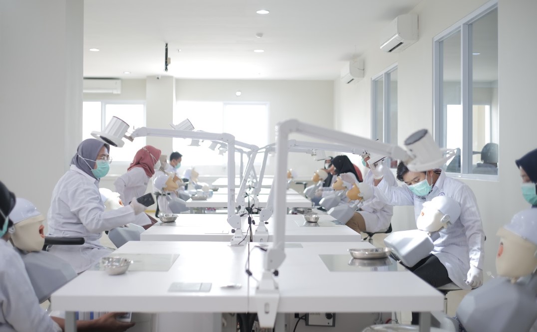 Fasilitas Dental Simulator Pendidikan Profesi Dokter Gigi